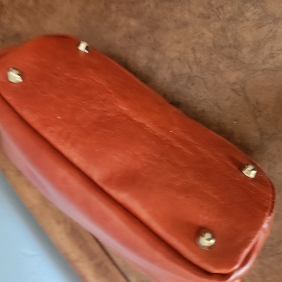 Elegant Orange Leather Crossbody Bag - Picture 3 of 9